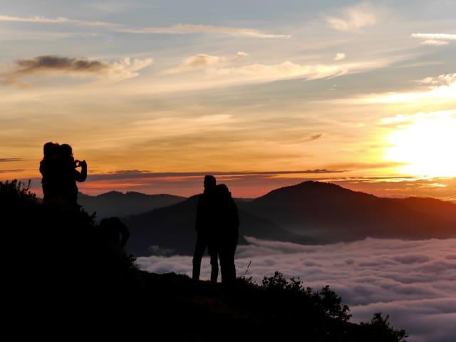 Sunrise Hike zum Kelimutu Vulkan & Transfer nach Riung thumbnail