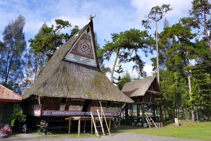 Transferfahrt zum Lake Toba mit Stopps & Sightseeing thumbnail