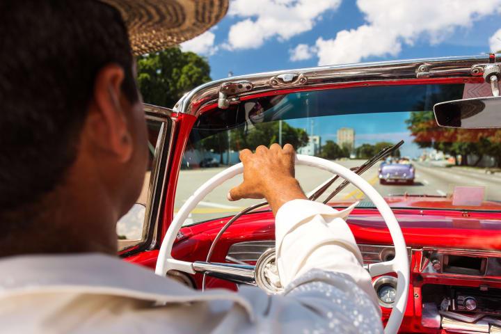 Oldtimer Cruise im Cabrio durch Havanna thumbnail