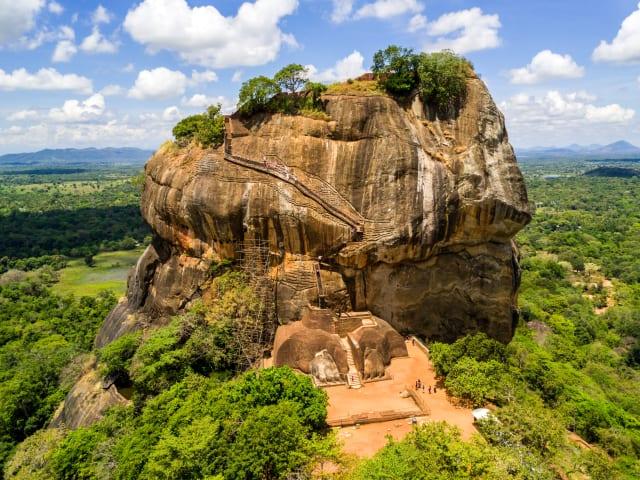 Trekking auf den “Löwenfels” Sigiriya thumbnail