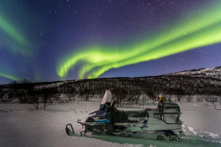 Nordlichtjagd mit dem Schneemobil (2 Personen) thumbnail