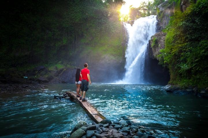 Ganztägige Tour zum Tegenungan Wasserfall, Goa Gajah & Gunung Kawi Tempel thumbnail