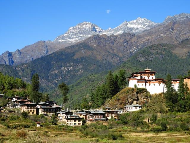 Drukgyel-Dzong, Kyichu Lhakhang & lokaler Markt von Paro thumbnail