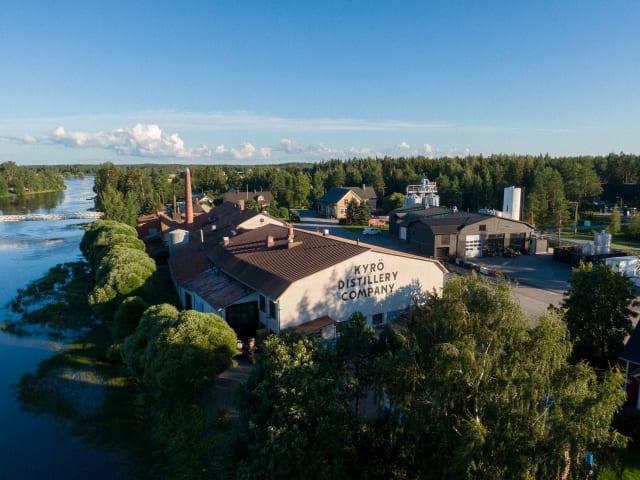 Führung durch eine Whiskybrennerei in Kyrö thumbnail