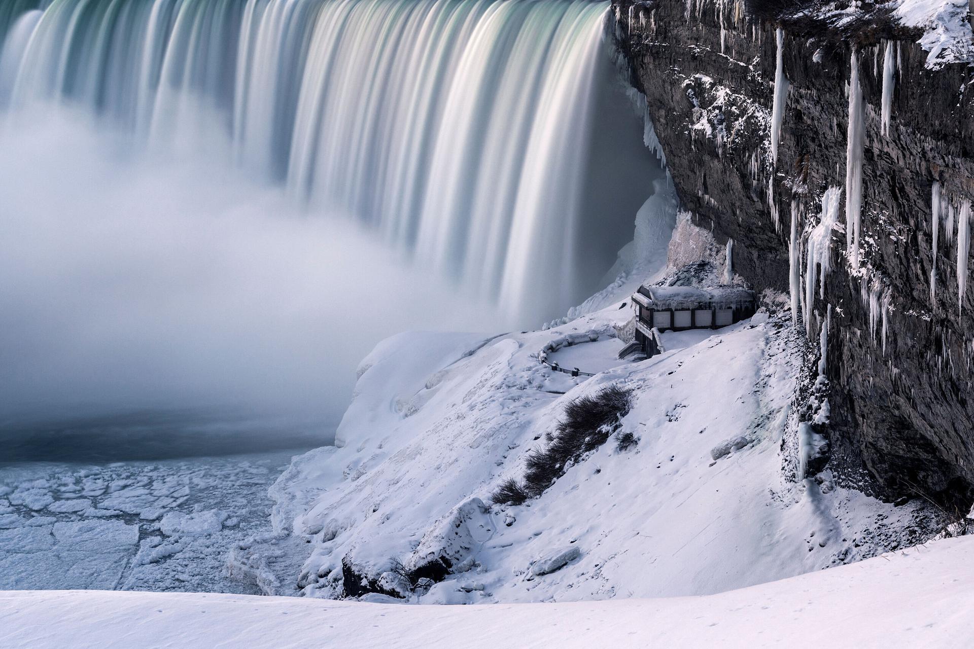 Behind the Falls: Niagara im Eis!