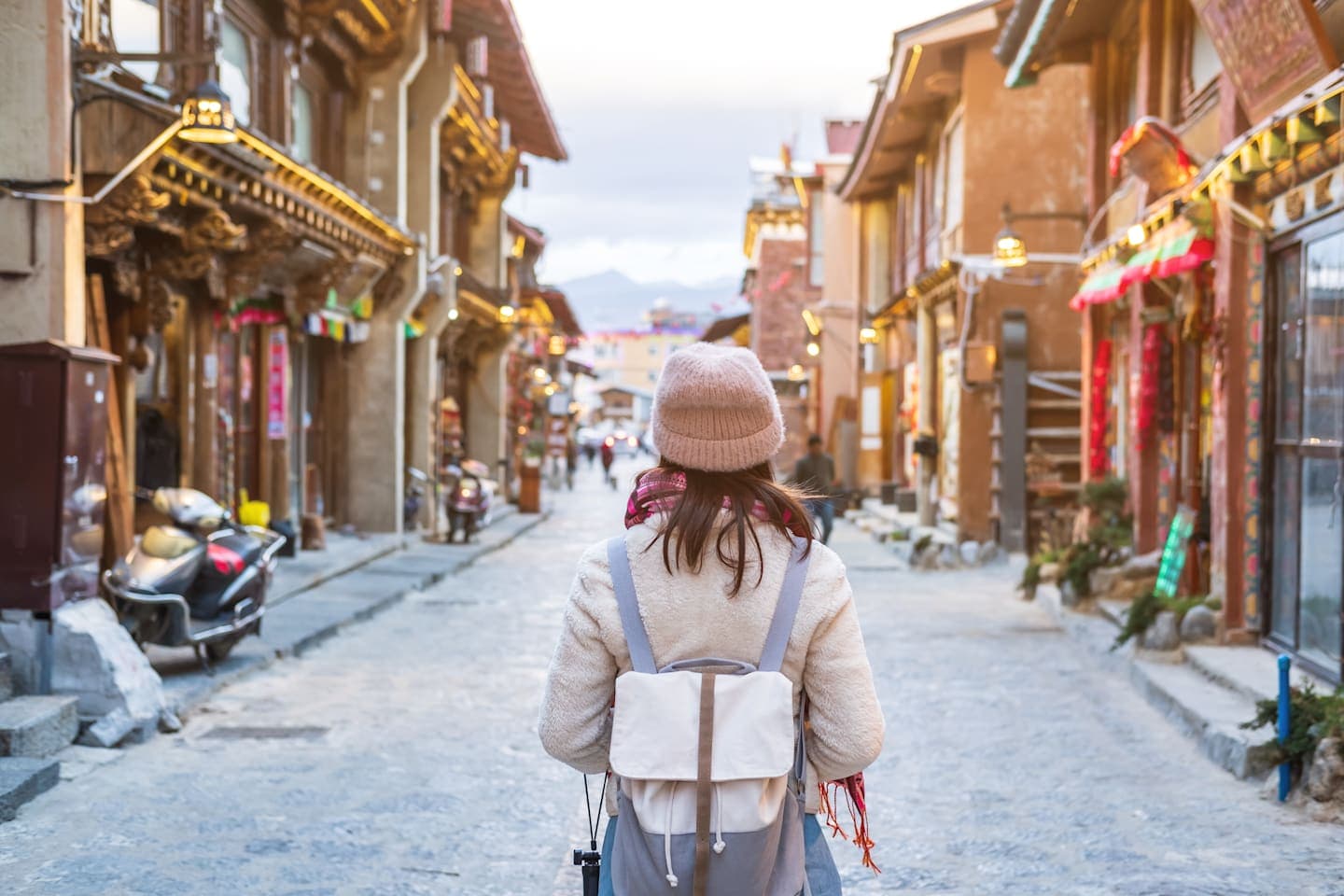 Tour zum tibetischen Markt & Kunsthandwerkzentrum von Tibetor in deiner journaway Gruppe thumbnail